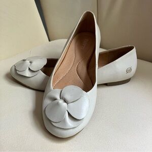 Born Annelie cream leather flats, size 8